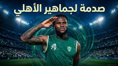 النجم الإيفواري فرانك كيسييه بقميص النادي الأهلي السعودي يفكر في مستقبله الكروي وسط عروض من الدوري الإيطالي وتأخر تجديد عقده.